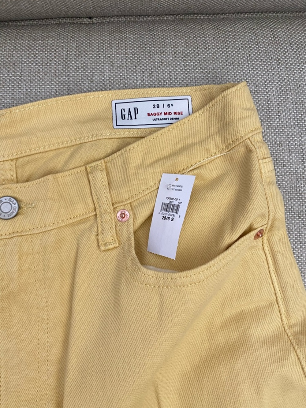 NWT GAP Baggy Mid Rise Jeans in Butter Yellow - Picture 2 of 3